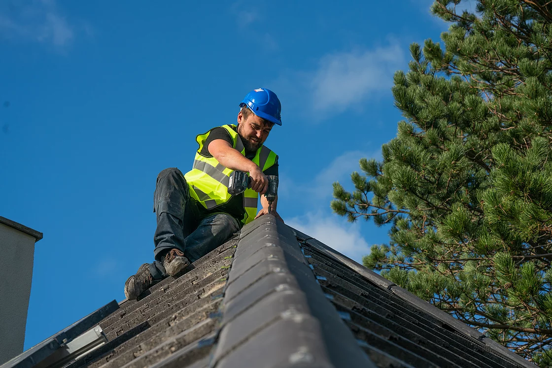 Local Roofer Seion LL56